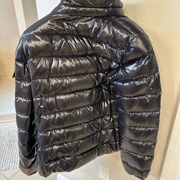 Moncler Black Puffer Jacket with High Collar and Quilted Design - Picture 4 of 9